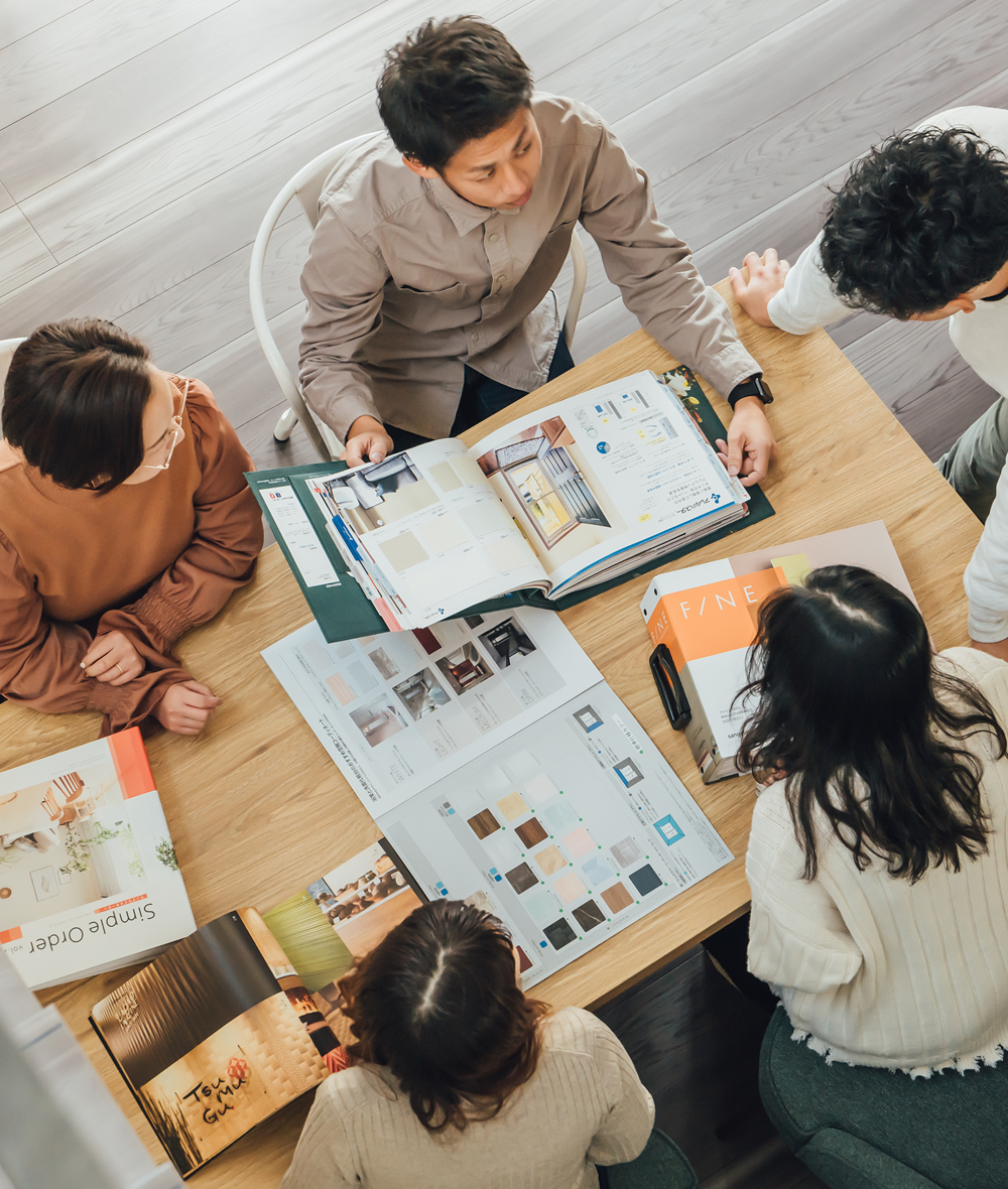 家づくりについて考えているイメージ